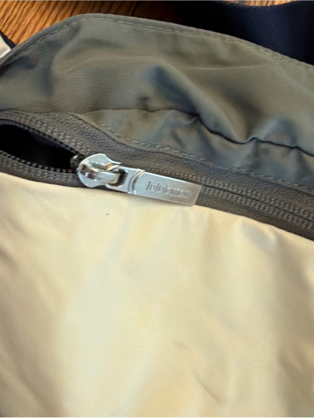 Lululemon 3 Tone Sling Bag Belt Bag Nylon Hiking Traveling Purse Everyday - Picture 8 of 15